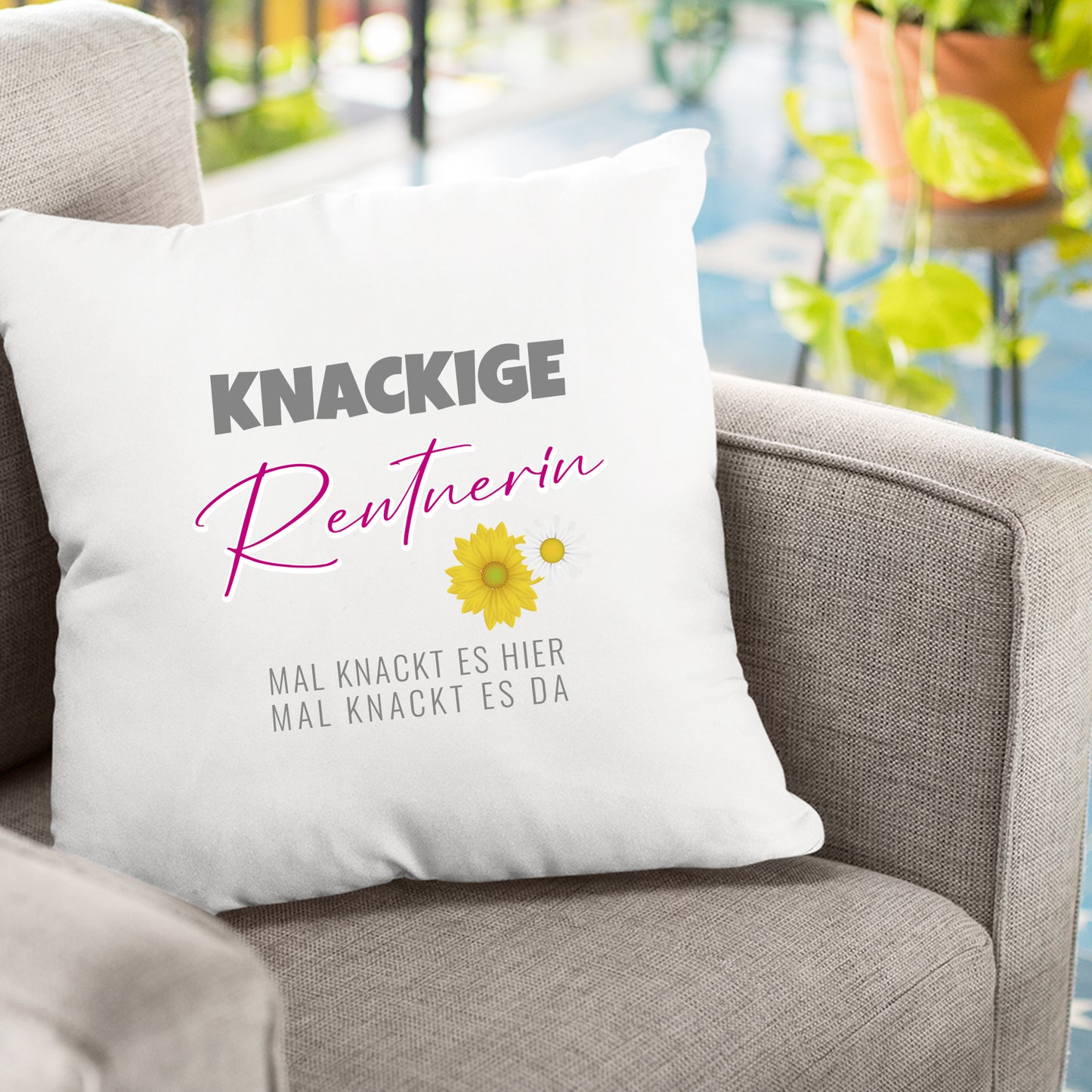 Ruhestand Kissen - Knackige Rentnerin mal knackt es hier mal da - Spruch - Geschenk zur Rente - Fulima