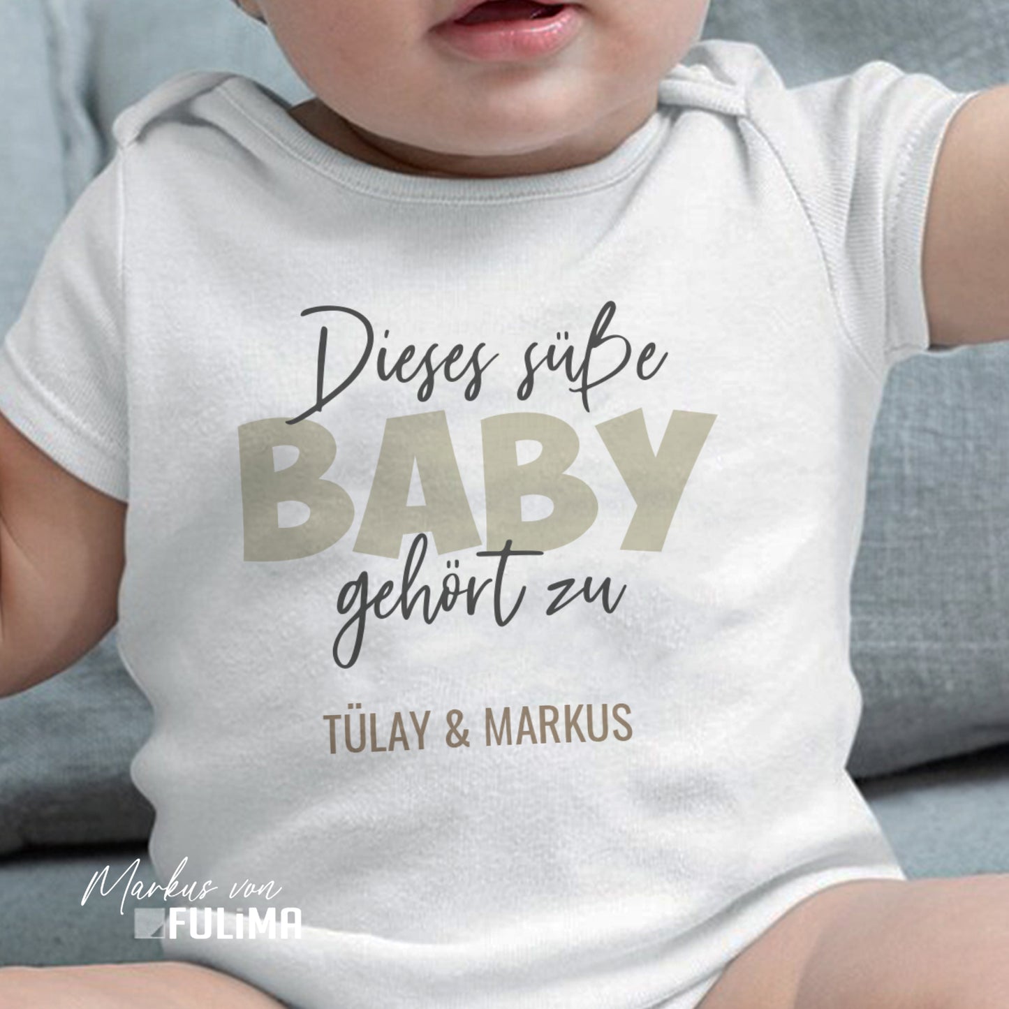Babybody - Dieses süße Baby gehört zu - Personalisierbar - FULiMA®