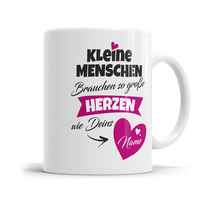Kleine Menschen brauchen so große Herzen wie deins mit Namen - Erzieherin Tasse - Fulima