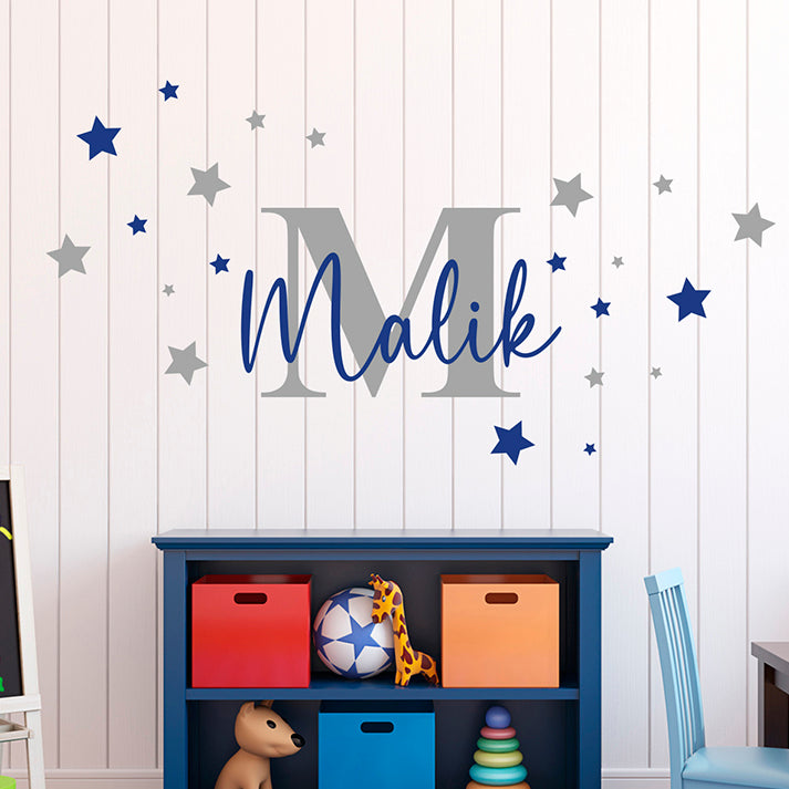 Personalisiertes Wandtattoo für Kinder mit Sternen und großem Anfangsbuchstaben - Fulima