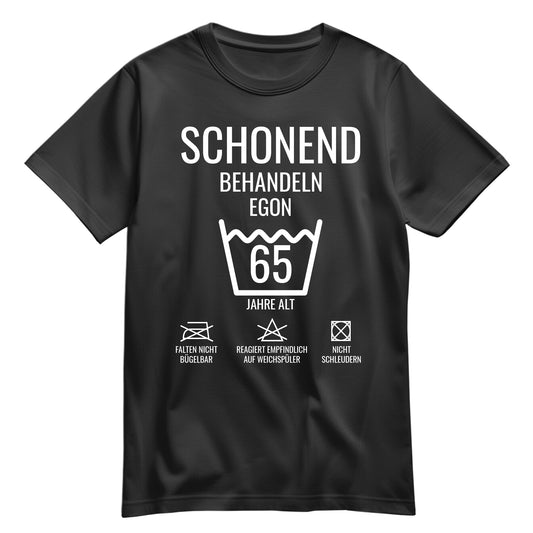 Schonend behandeln – 65 Jahre alt - Geburtstagshirt mit Namen Schwarz - FULiMA®