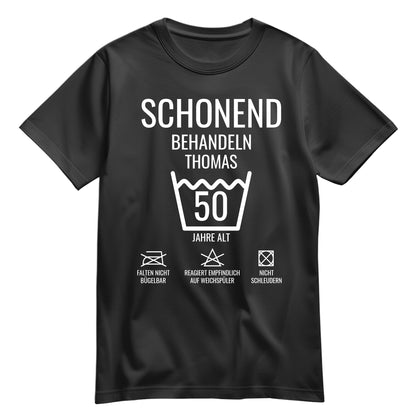 Schonend behandeln – 50 Jahre alt - Geburtstagshirt mit Namen Schwarz - FULiMA®